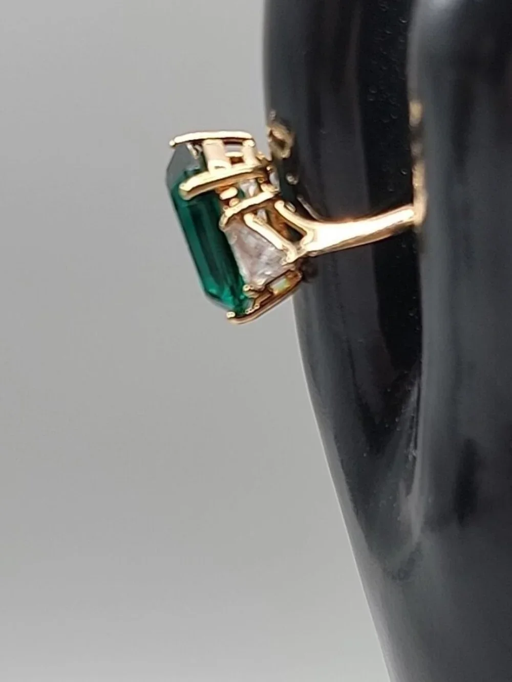 Art Deco 18K HGE Oversized Faux Emerald & Diamante Fashion Ring Gold Tone 8.5
